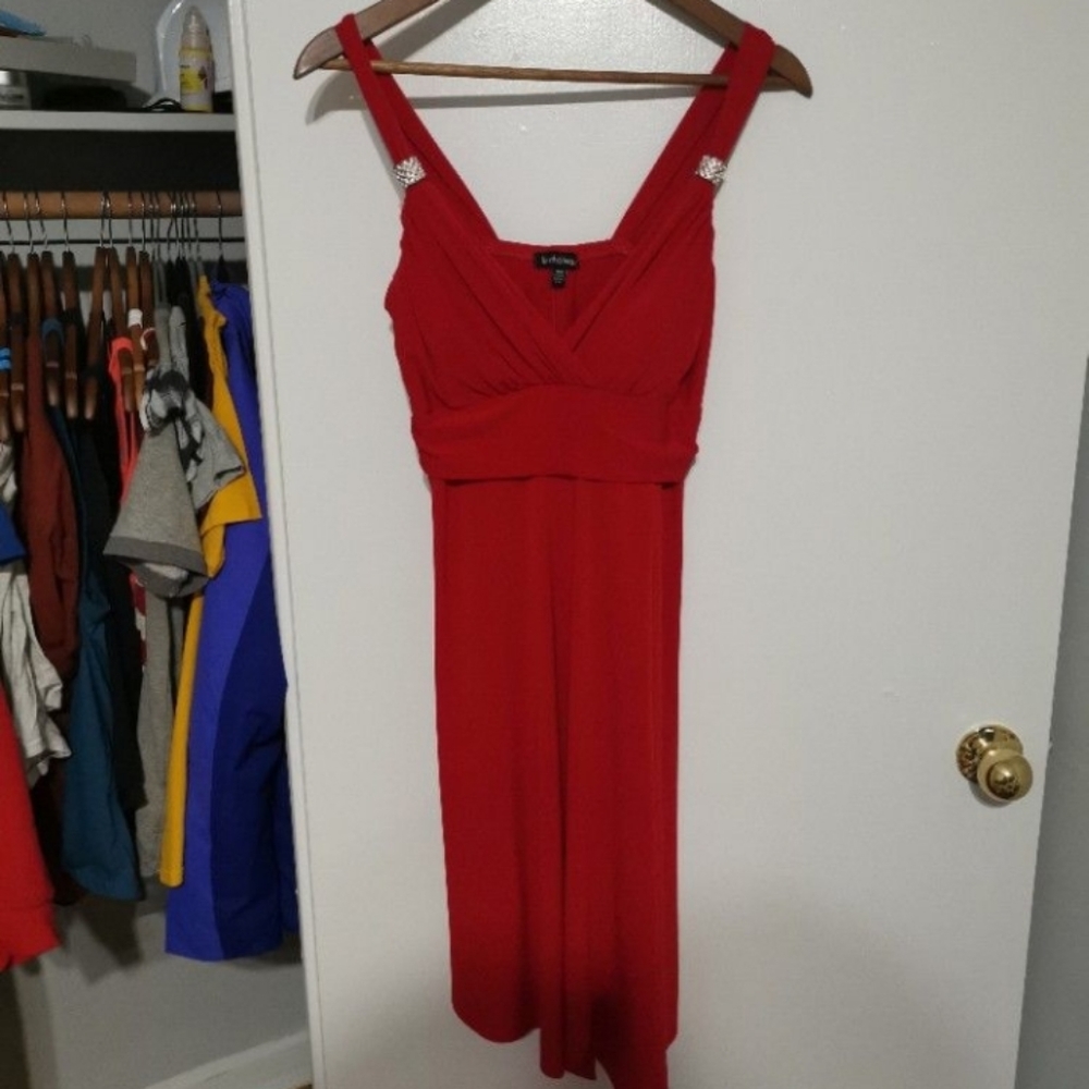 Le Chateau, M, Red
